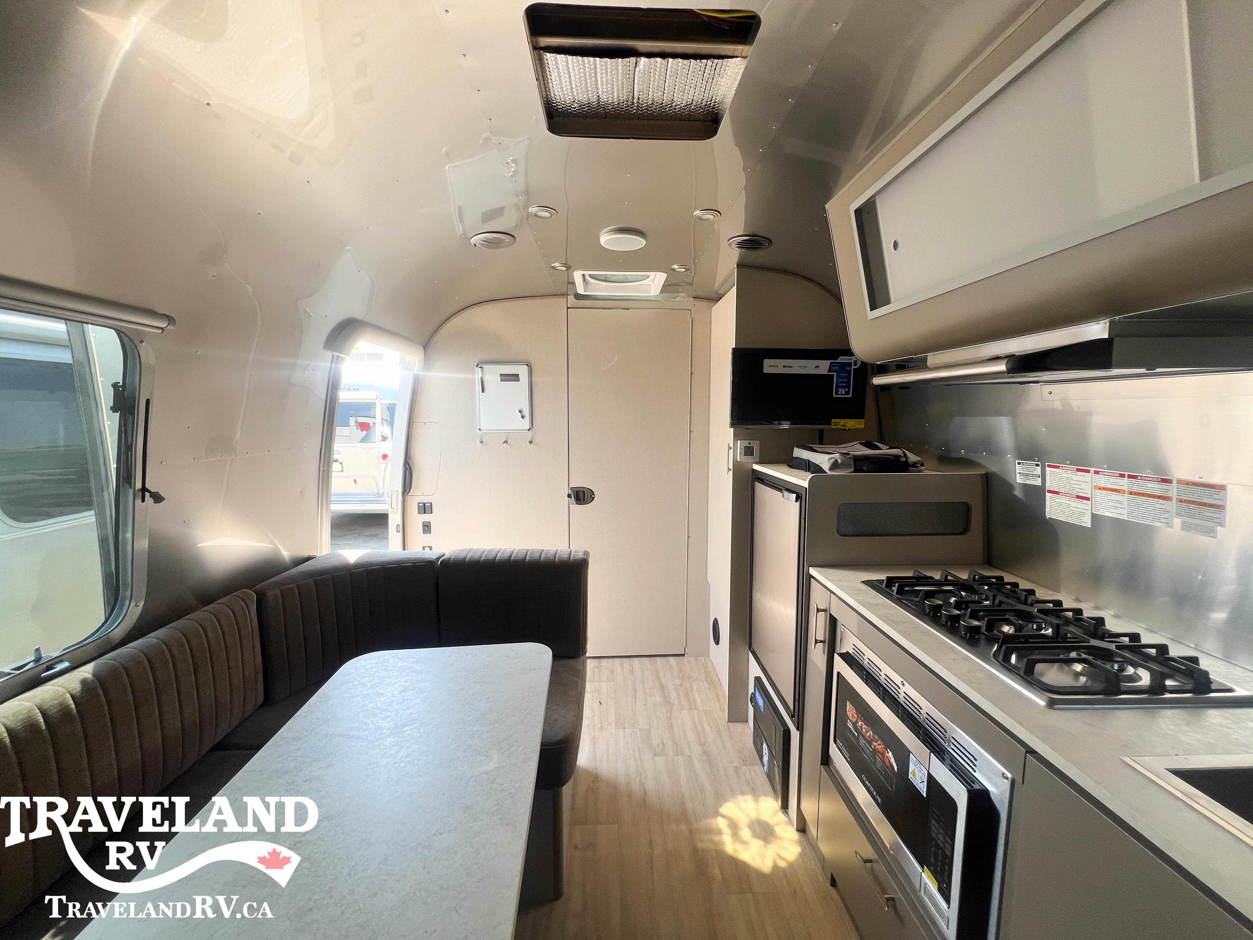 2025 Airstream Caravel 22FB - Image 21