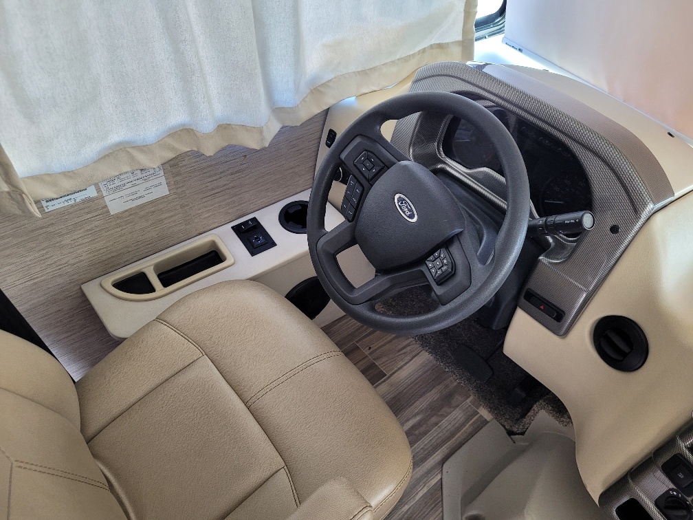 2023 Thor Motor Coach Vegas 24.3 - Image 4