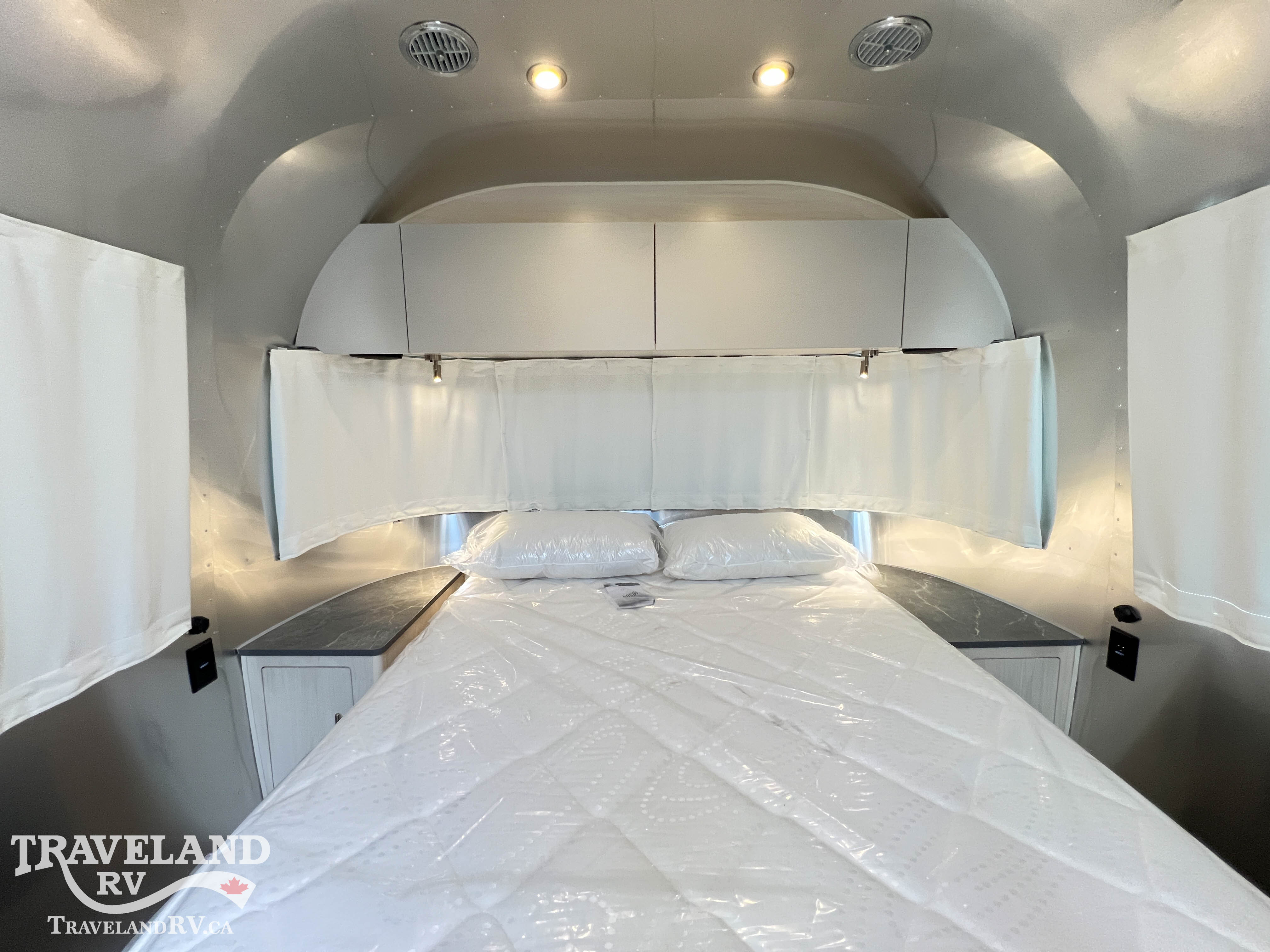 2026 Airstream Flying Cloud 27FB - Image 25