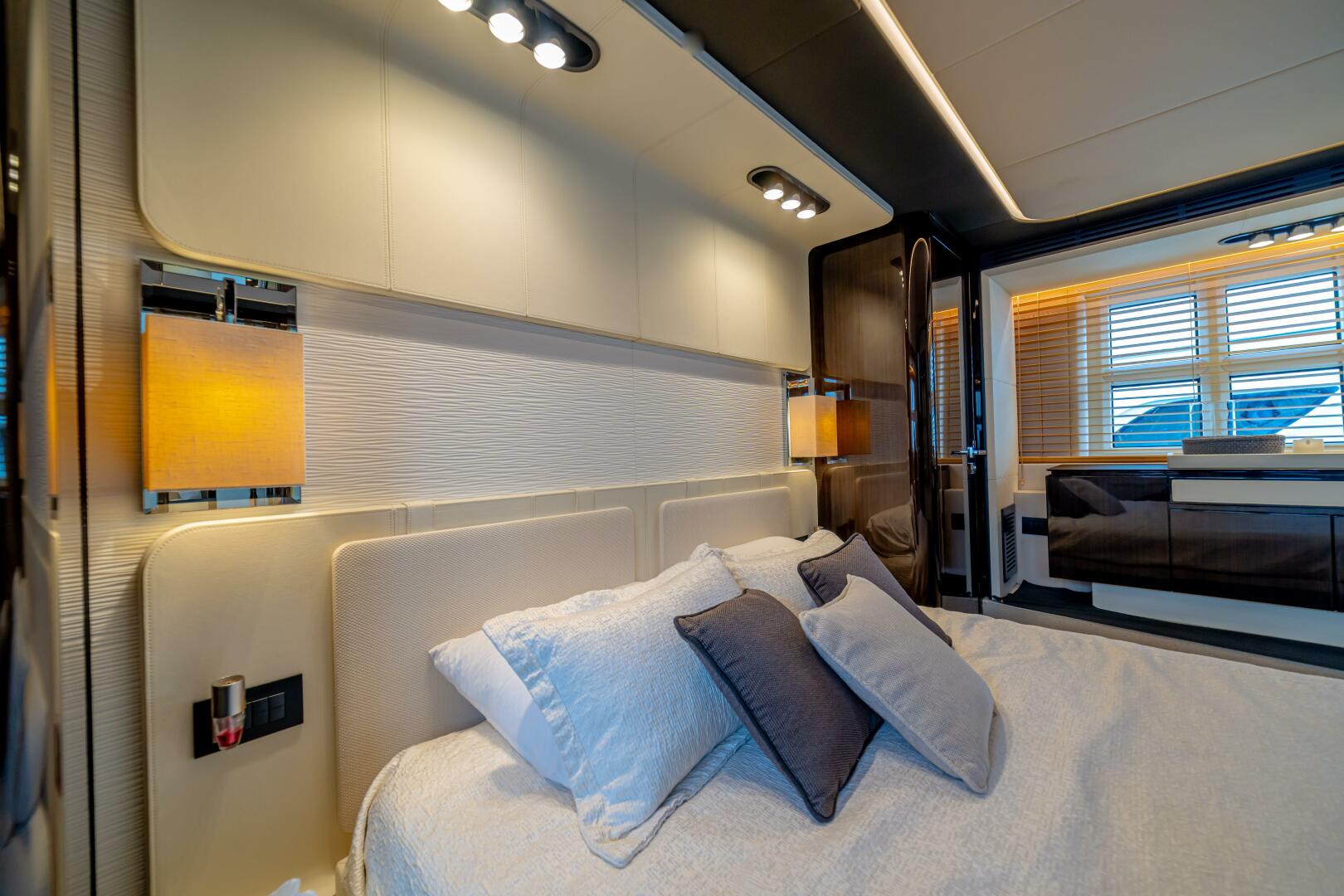 2017 Azimut 77S - Image 95