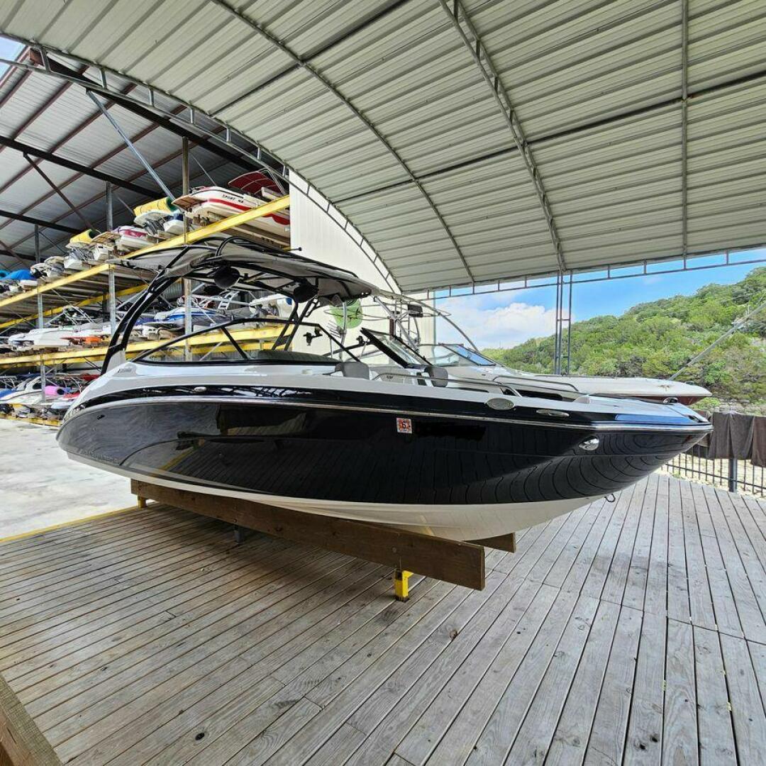 2016 Yamaha Boats 242 Limited S E-Series - Image 3