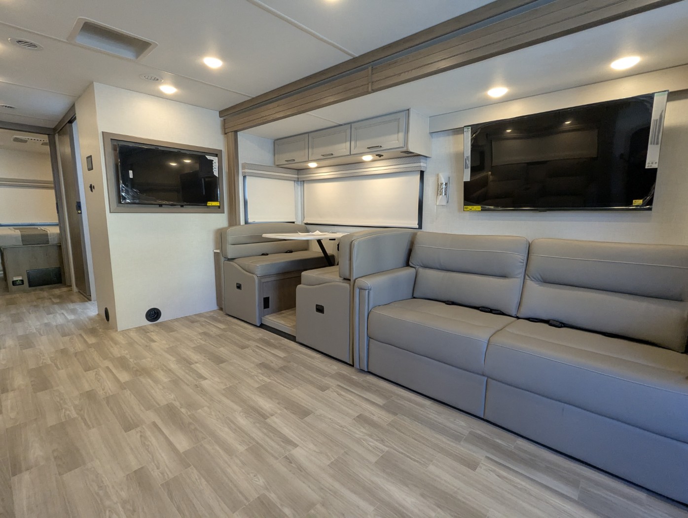 2026 Thor Motor Coach Windsport 35R - Image 9