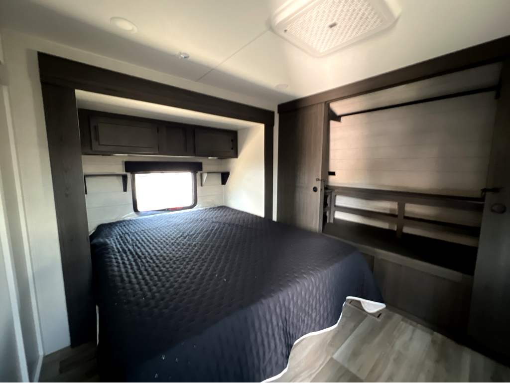 2026 VENTURE RV STRATUS 302VBH - Image 20