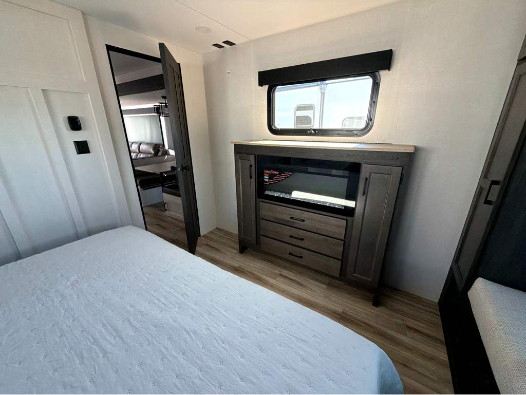 2027 VENTURE RV SPORTTREK 292VRB - Image 32