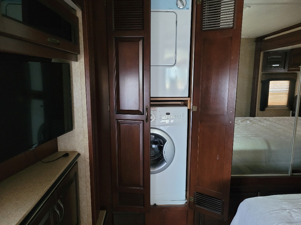 2011 Newmar Dutchstar 4020 - Image 20