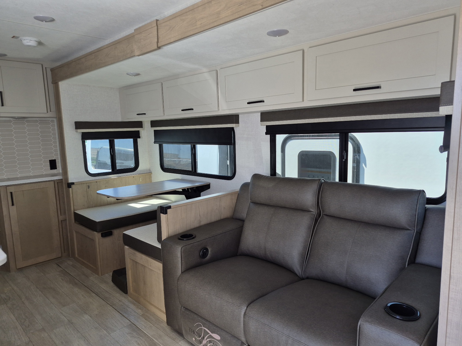 2027 Ember RV E-Series 26ETS - Image 5