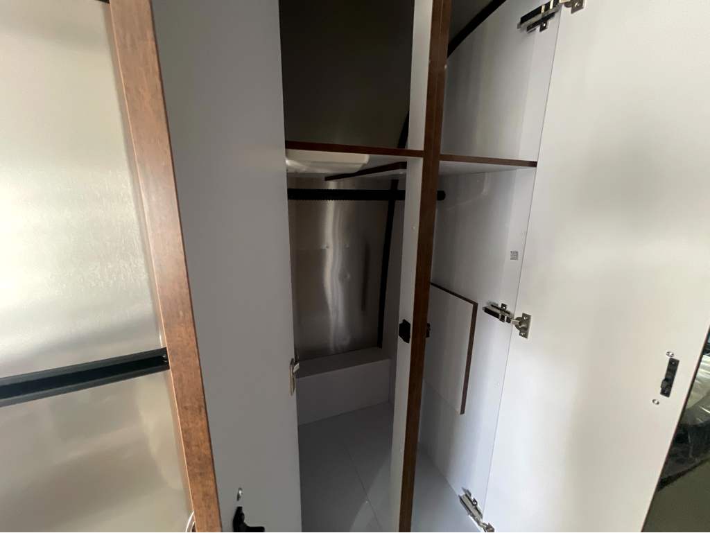 2026 AIRSTREAM GLOBETROTTER 27FBT - Image 25