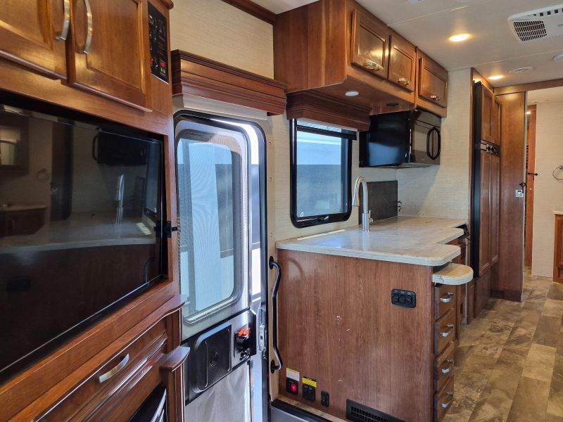 2018 Jayco Seneca 37HJ - Image 10