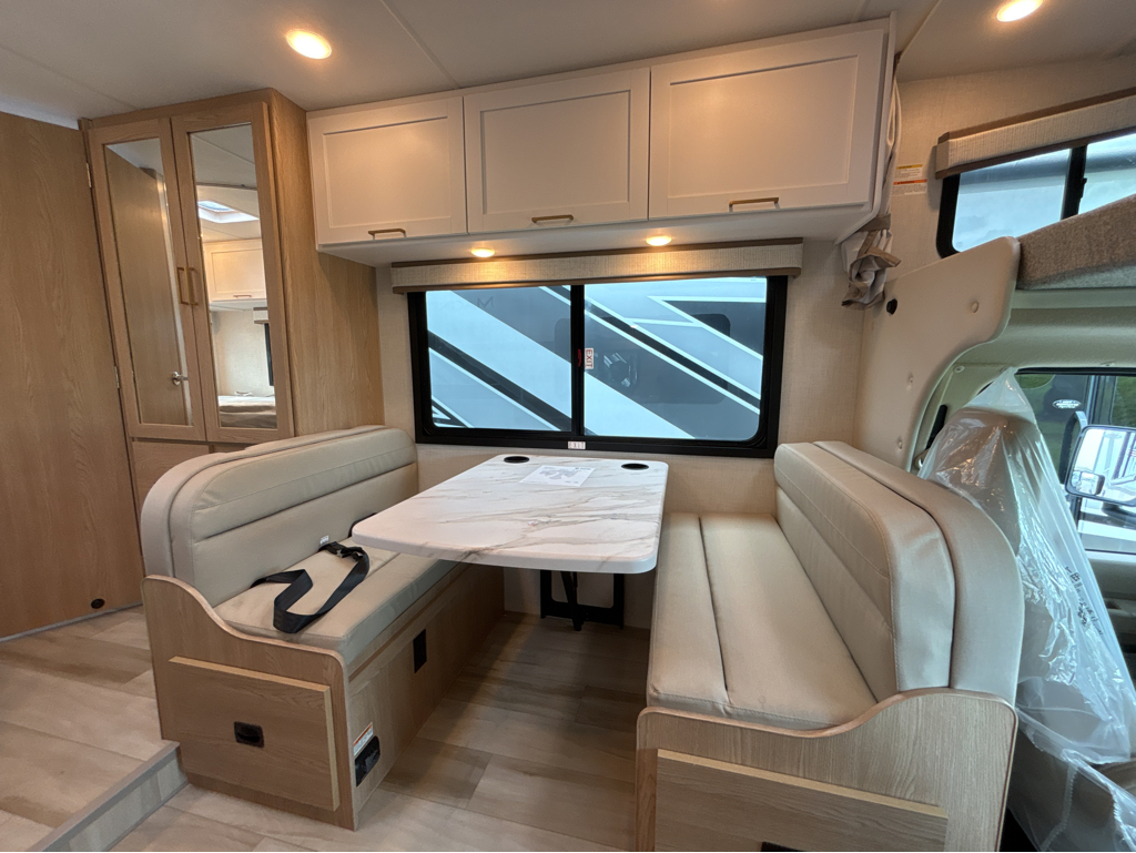 2026 THOR MOTOR COACH MAGNITUDE GA21 - Image 8