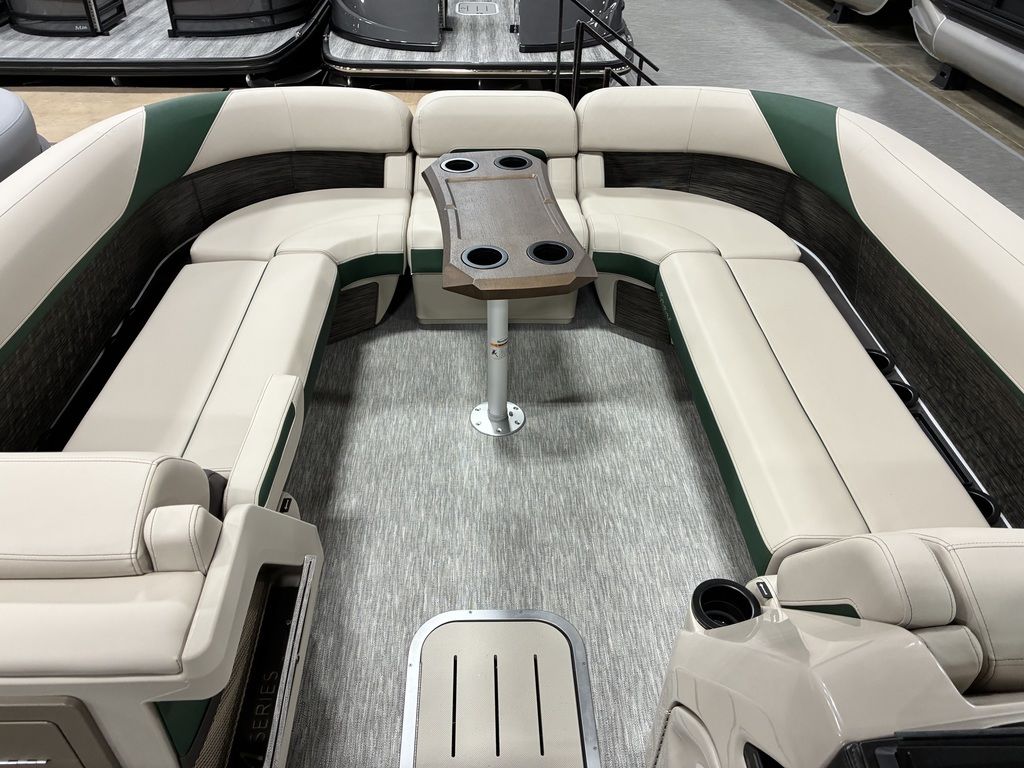 2026 Bennington 24MCSB Carbon Fiber Arch Tritoon Pontoon - Image 30