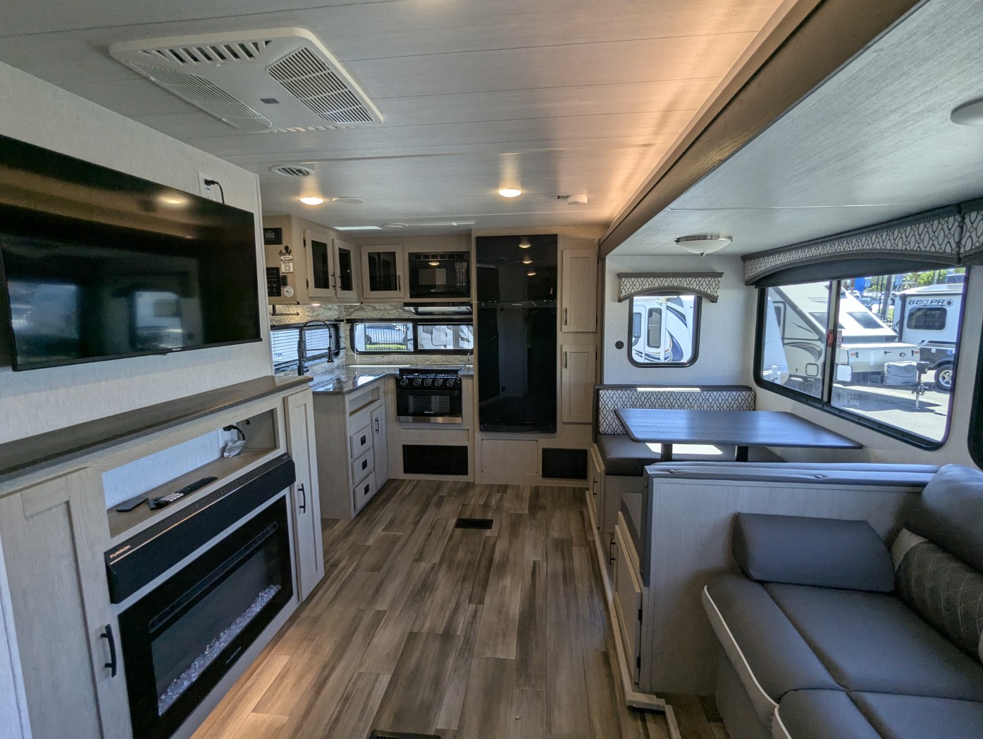 2024 Forest River EVO Southwest T2500 - Image 31