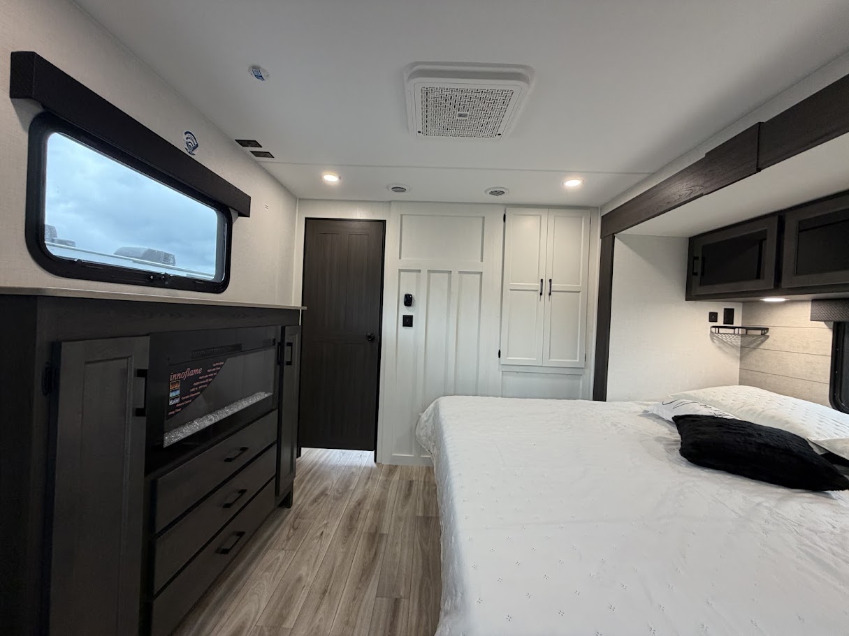 2026 VENTURE RV SPORTTREK 343VIK - Image 55