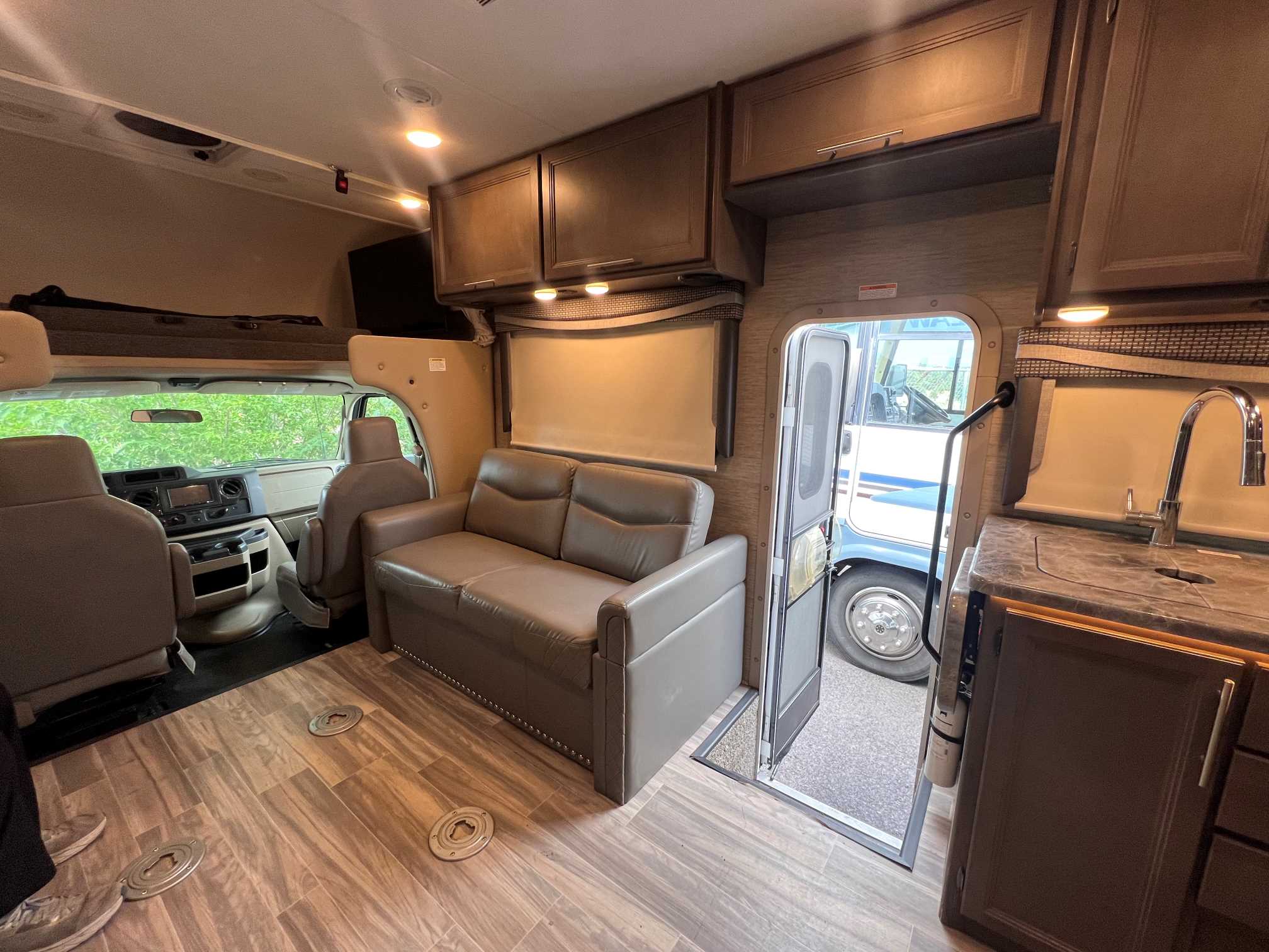 2023 Thor Motor Coach Outlaw 29J - Image 12