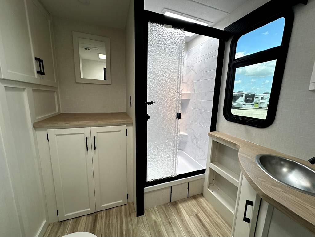 2027 VENTURE RV SPORTTREK 292VRB - Image 18