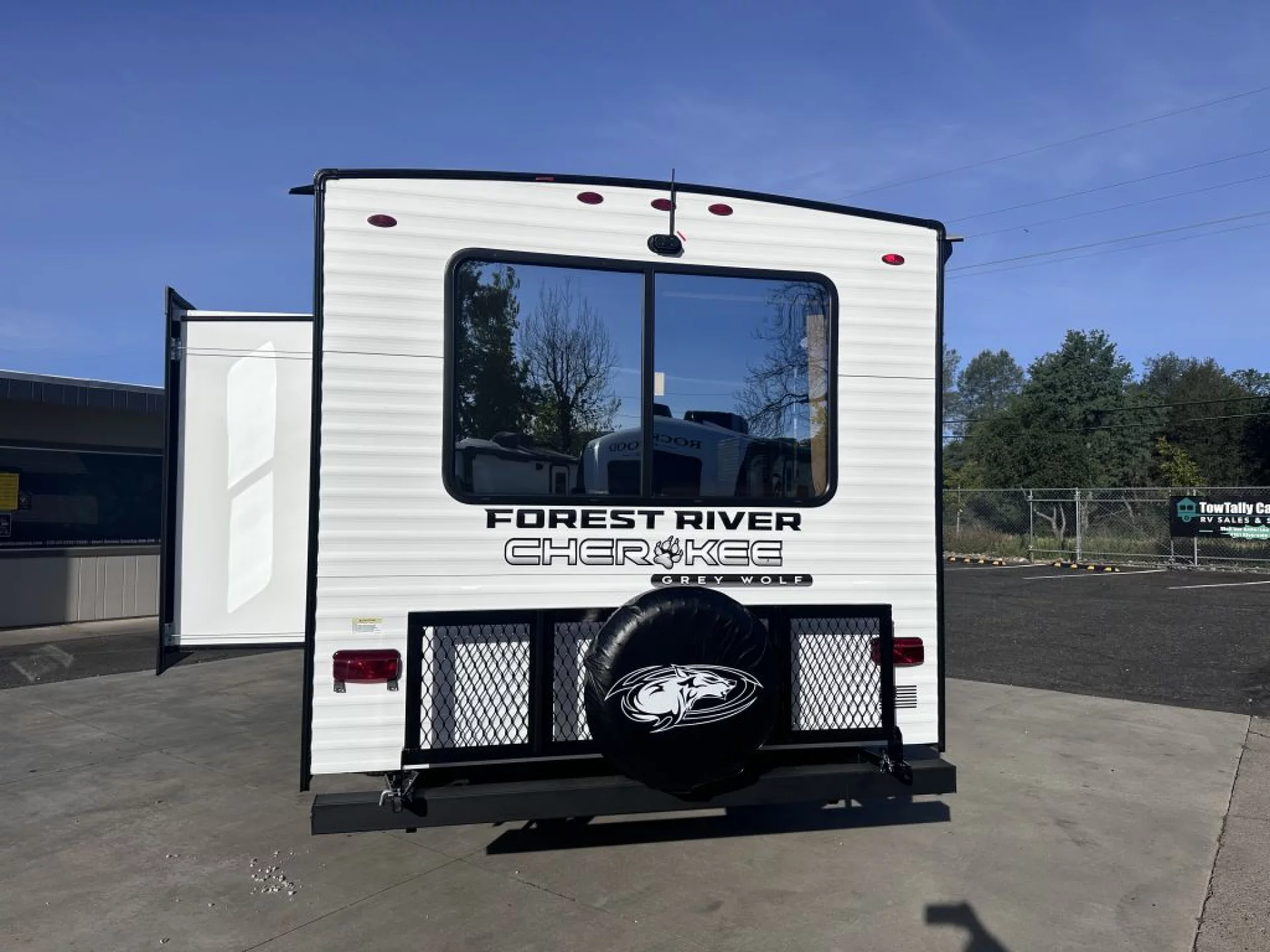 2026 FOREST RIVER CHEROKEE GREY WOLF 23MK - Image 7
