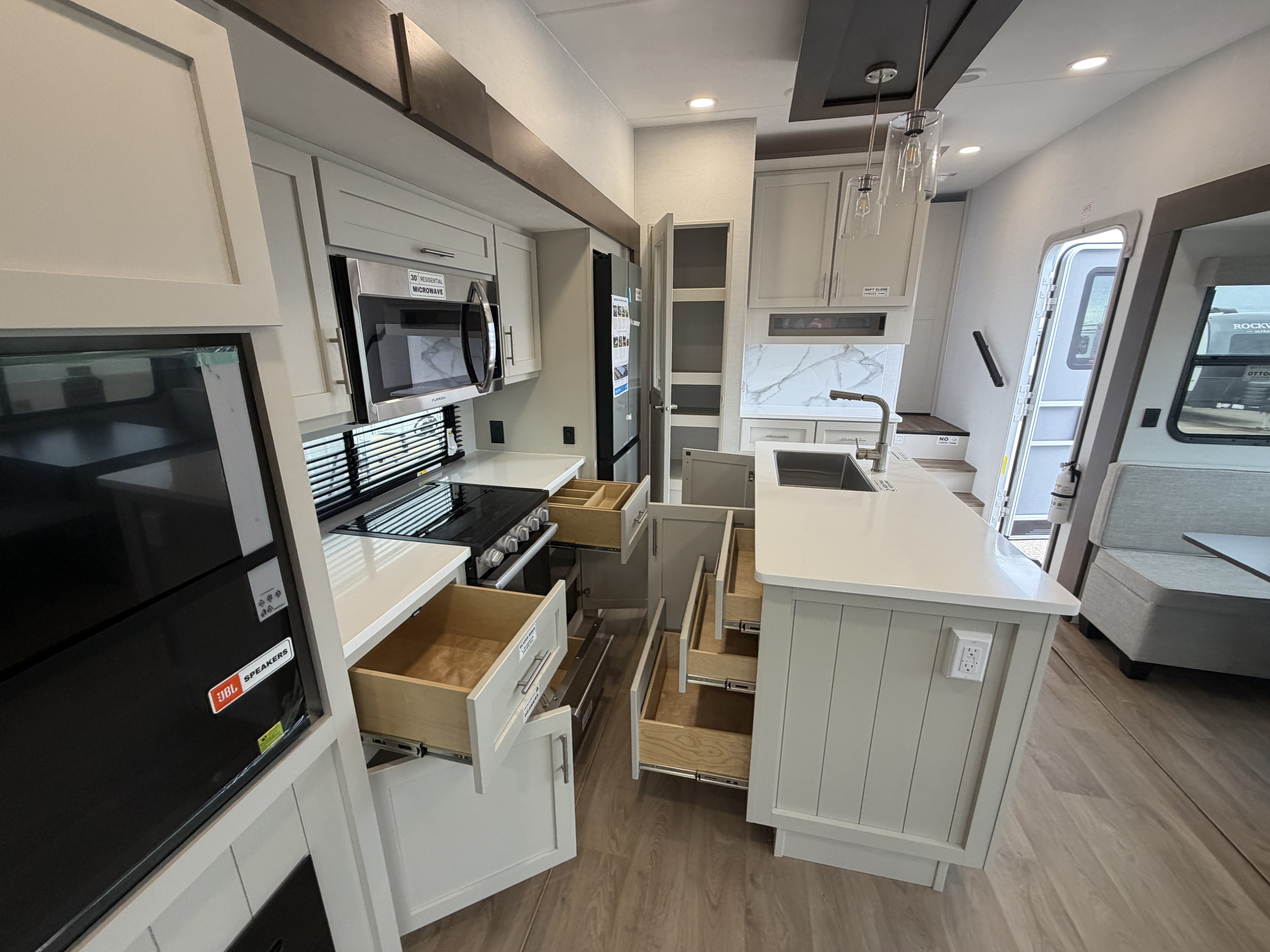 2027 Alliance RV Avenue 29RL - Image 12