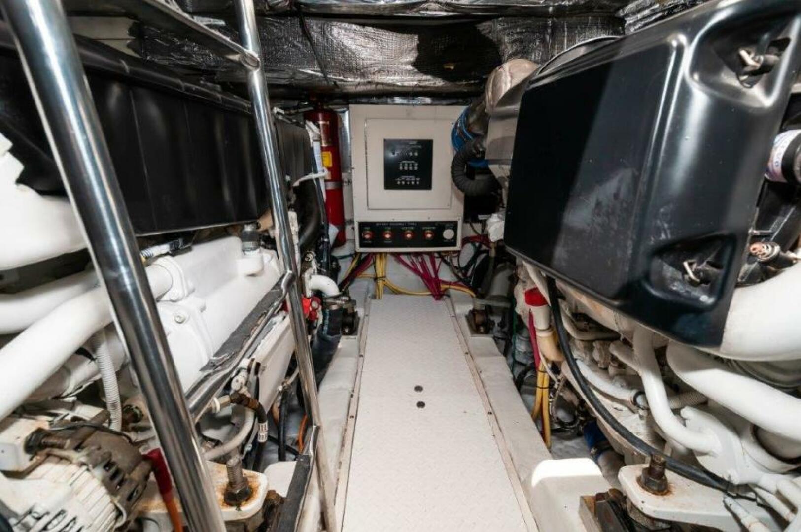 2006 Cruisers Yachts 477 Sport Sedan - Image 33