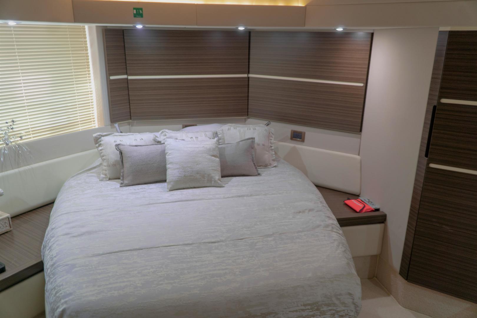 2013 Azimut FLY54 - Image 19