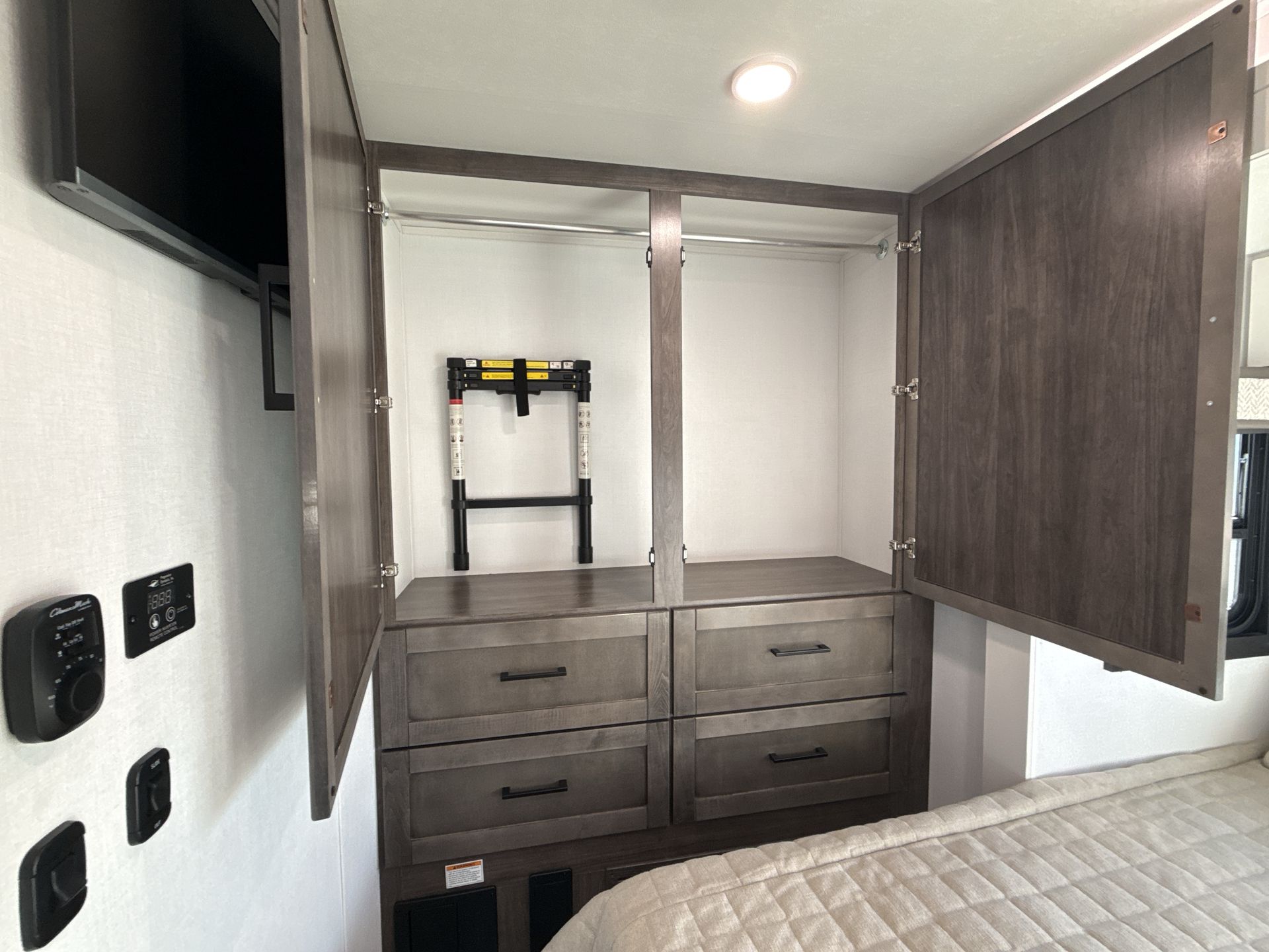 2026 Entegra Coach Odyssey 24B - Image 20
