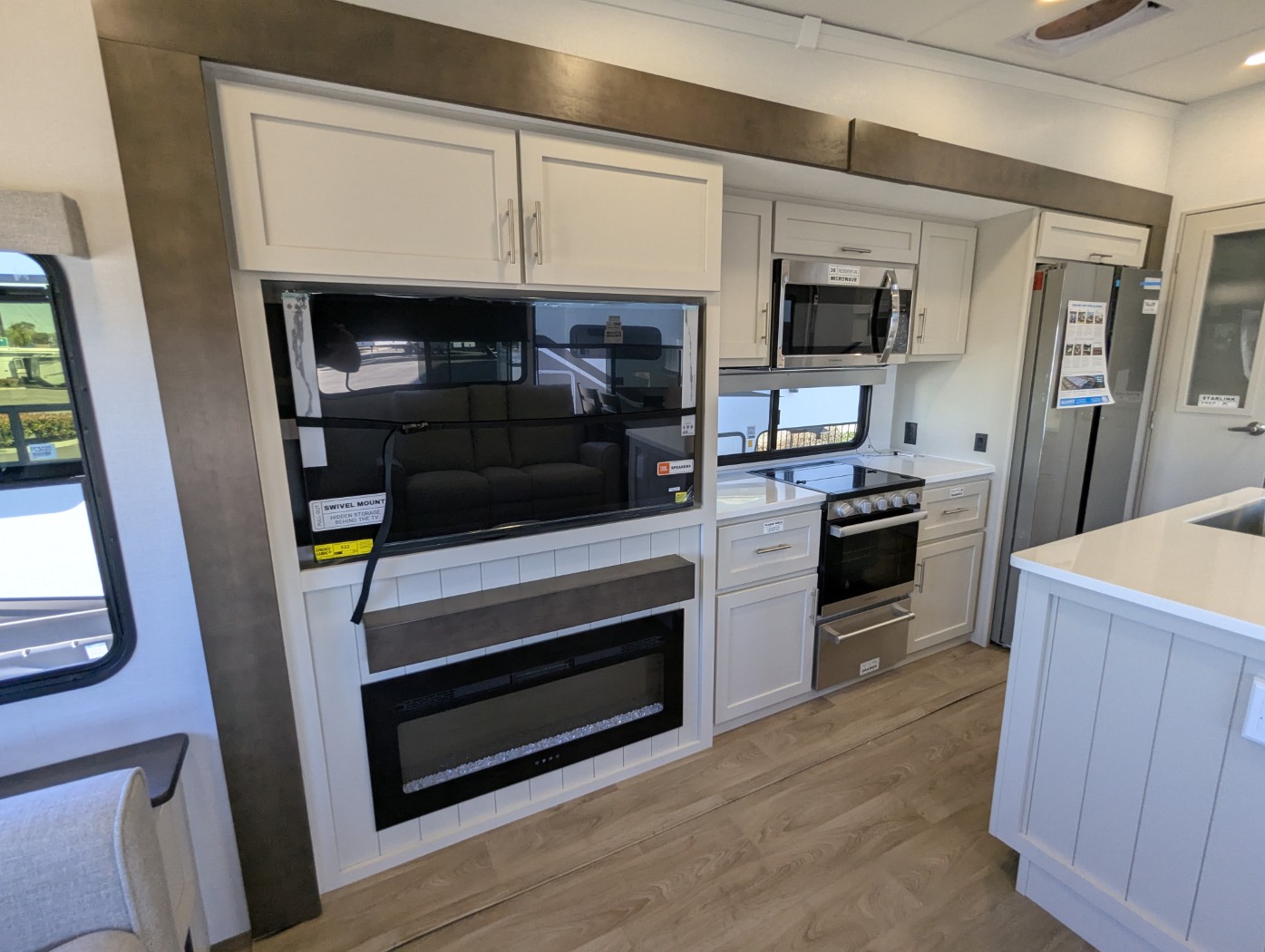 2027 Alliance RV Avenue 32RLS - Image 27
