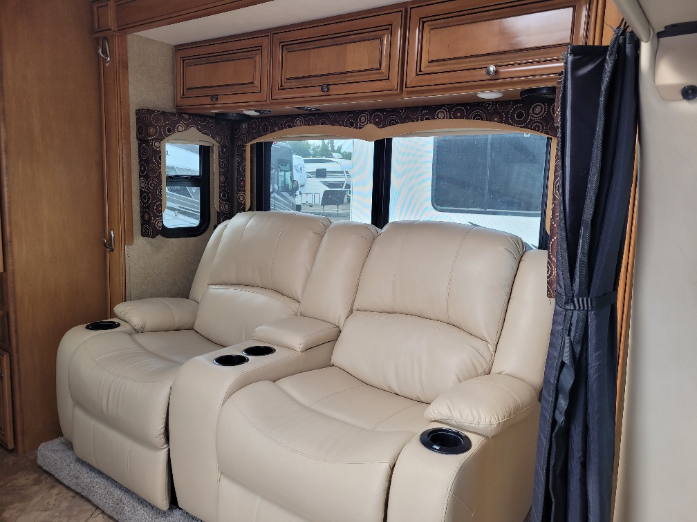 2016 Thor Motor Coach Siesta Sprinter 24SL - Image 10