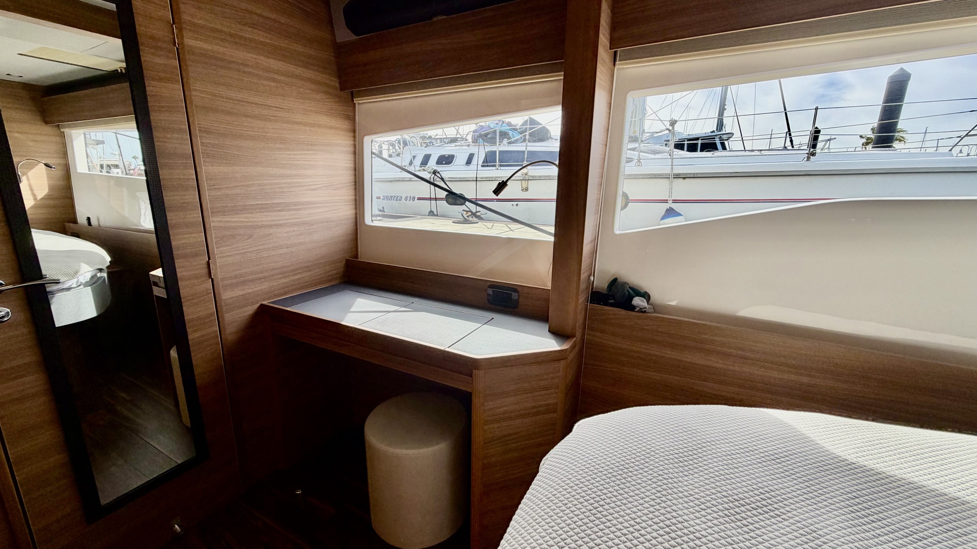 2025 Aquila 54 ENCLOSED BRIDGE - Image 96