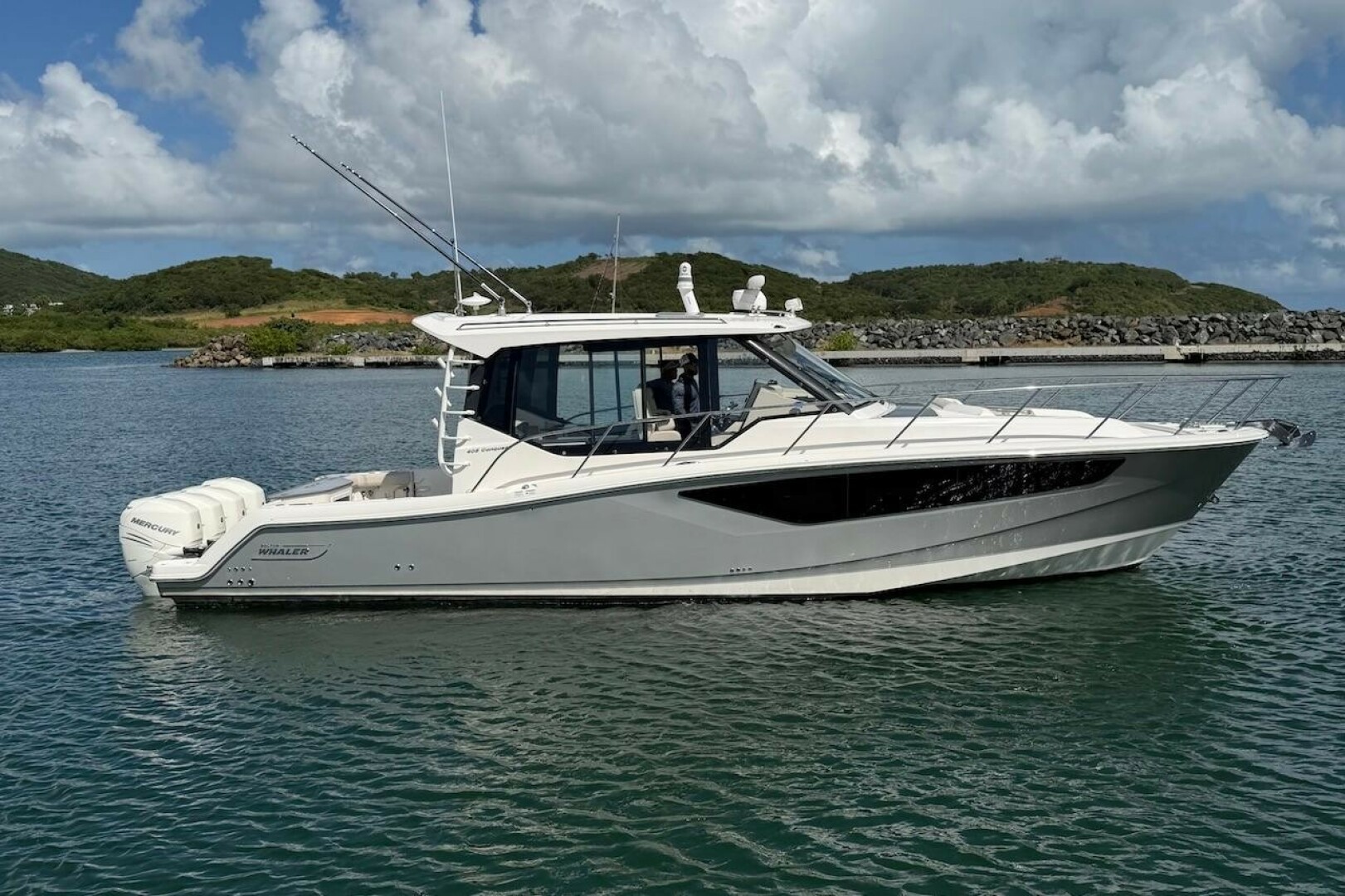 2021 Boston Whaler 405 Conquest - Image 1