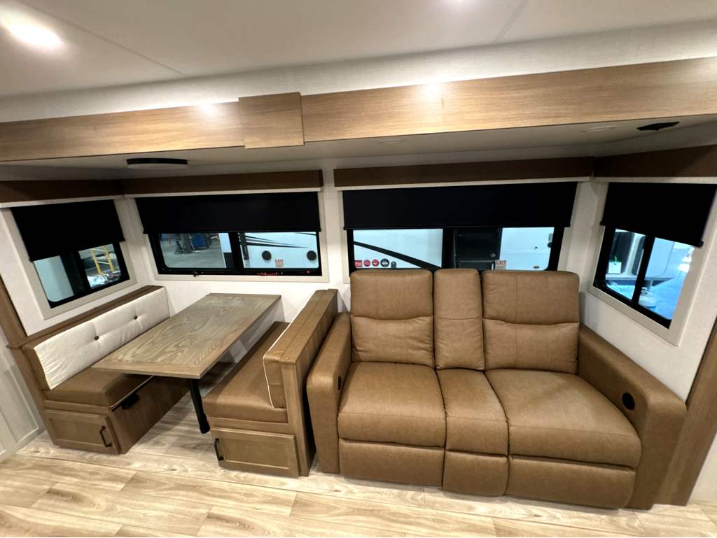 2027 VENTURE RV SPORTTREK 343VBH - Image 11