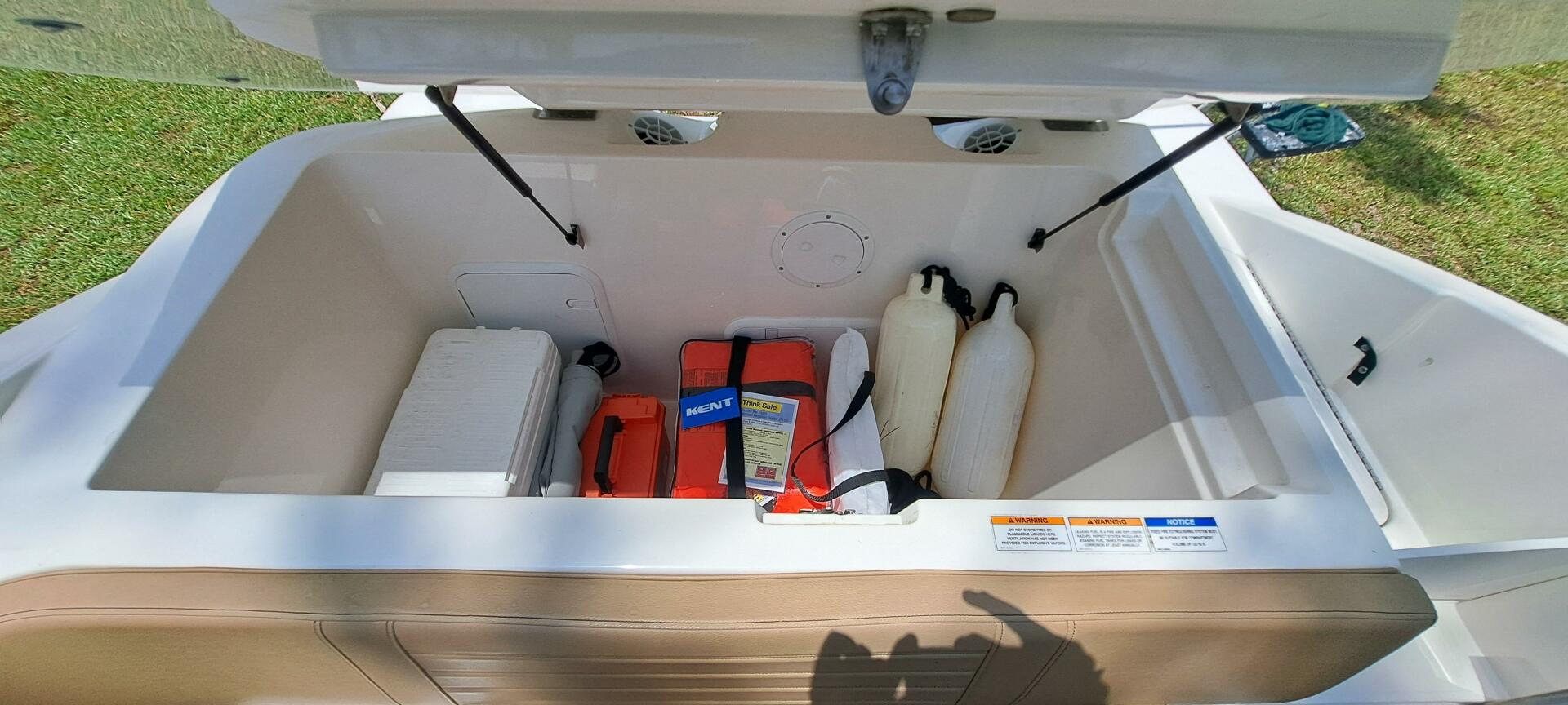 2019 Sea Ray SPX 230 OB - Image 37