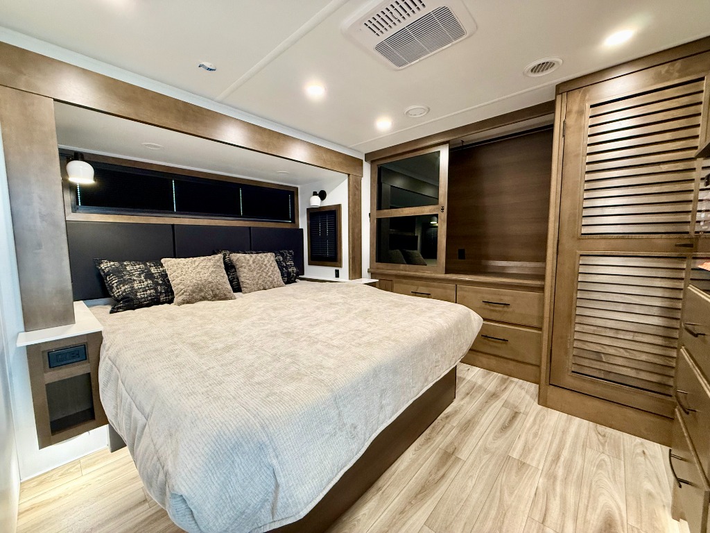 2026 Montana 3100RL - Image 29