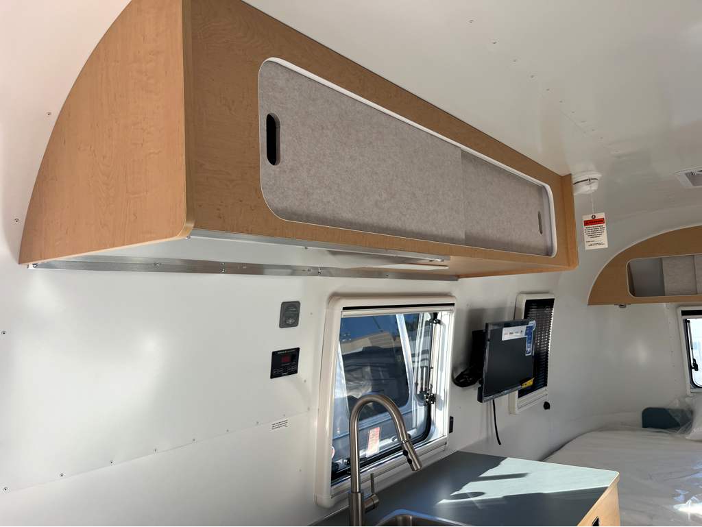 2026 AIRSTREAM WORLD TRAVELERUSA 22RB - Image 9