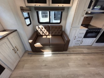 2025 FOREST RIVER GRAND SURVEYOR 302RDBS - Image 18