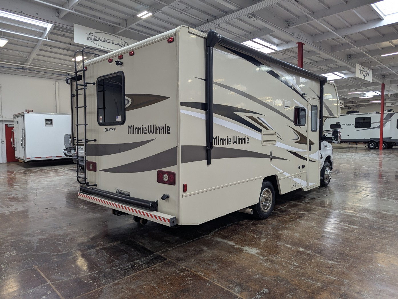 2022 Winnebago Minnie Winnie 22M - Image 5