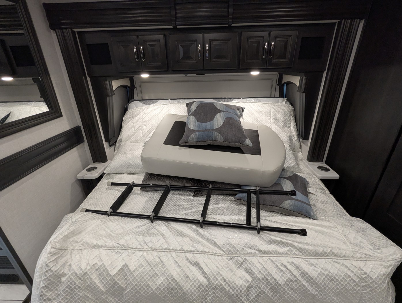2026 Fleetwood Discovery 38W - Image 29