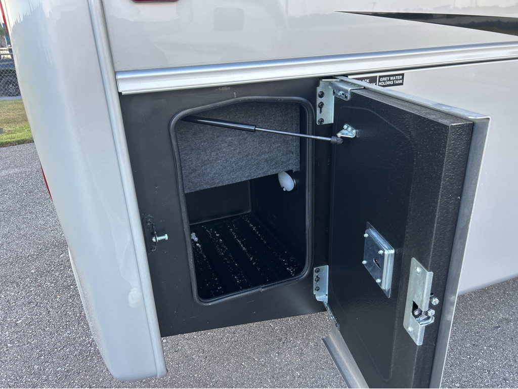 2026 JAYCO SENECA 37K - Image 5