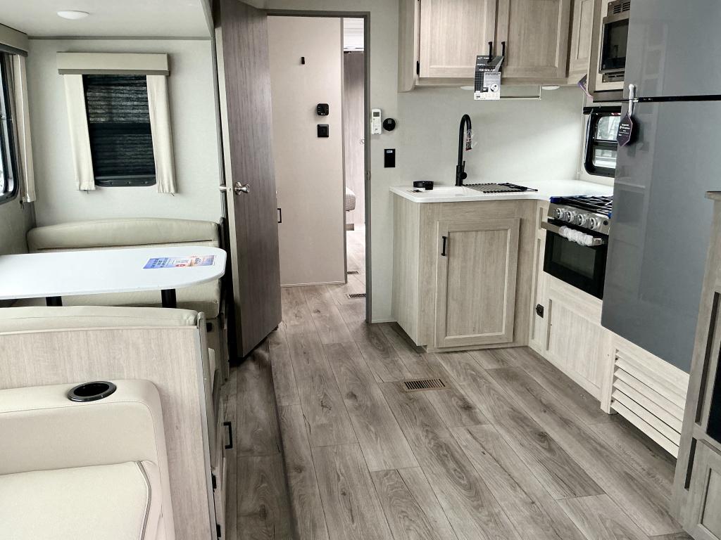 2026 COACHMEN 333DORM - Image 5