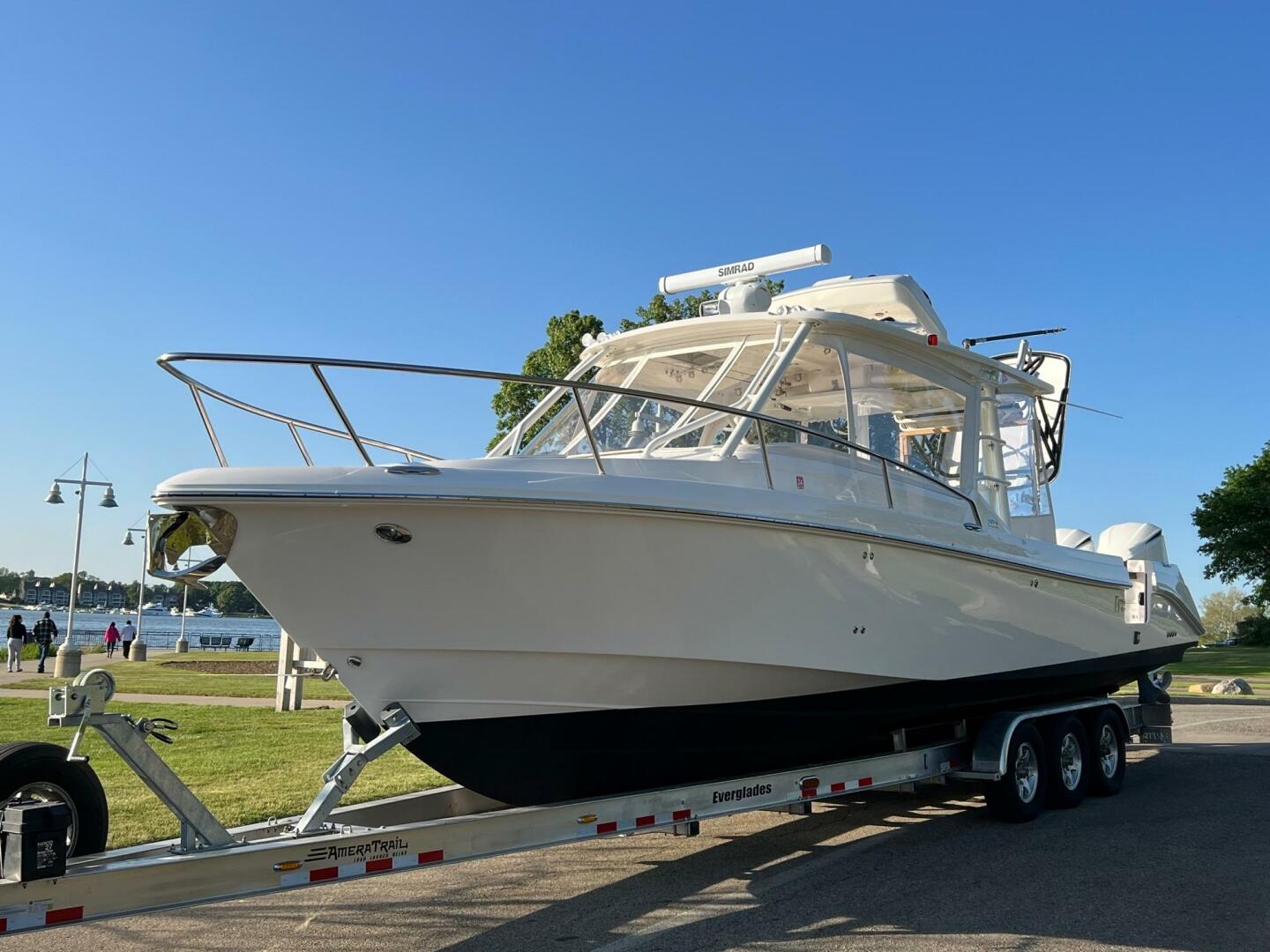2012 Everglades 350 LX - Image 12