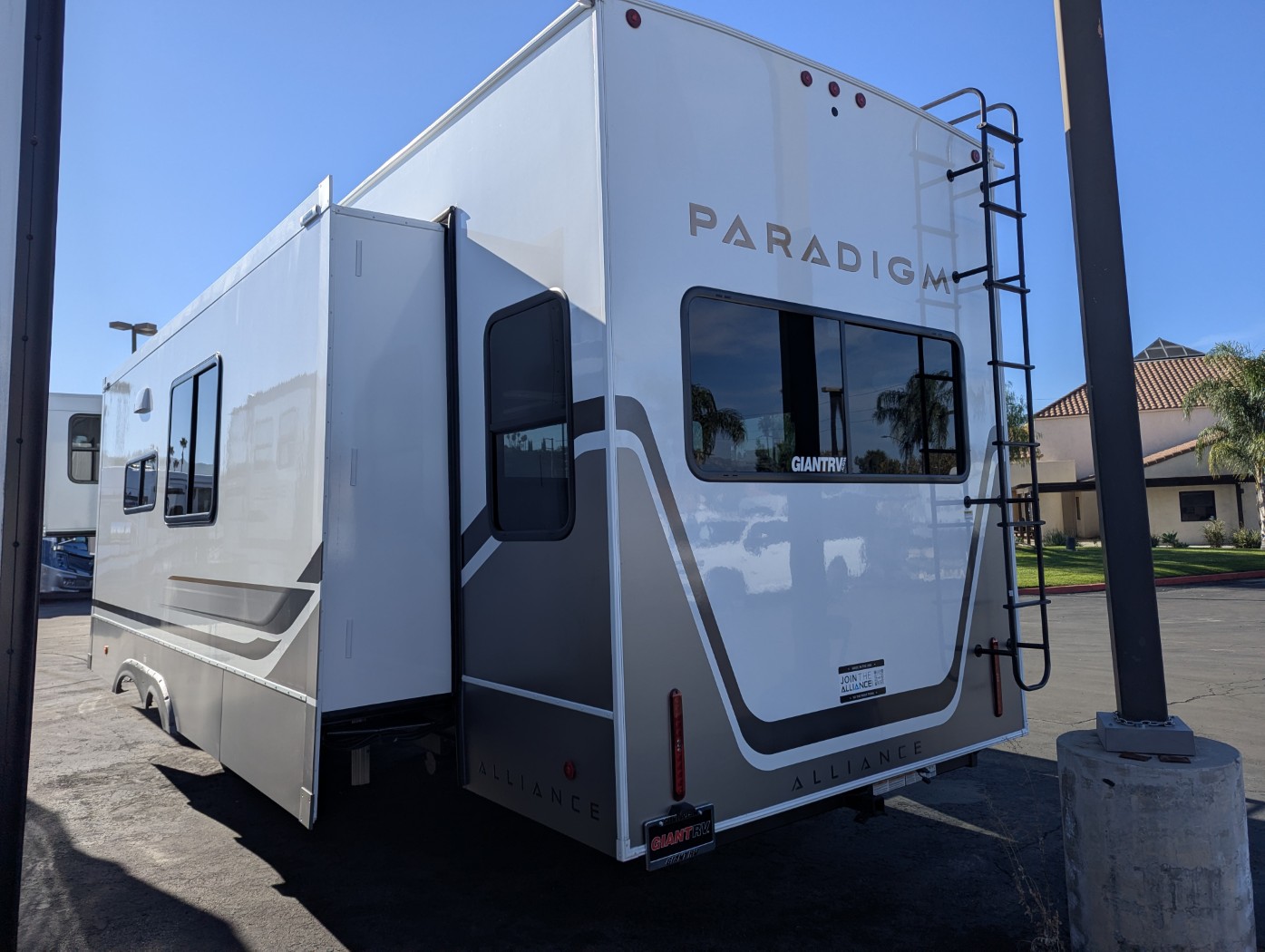 2026 Alliance RV Paradigm 388SP - Image 4