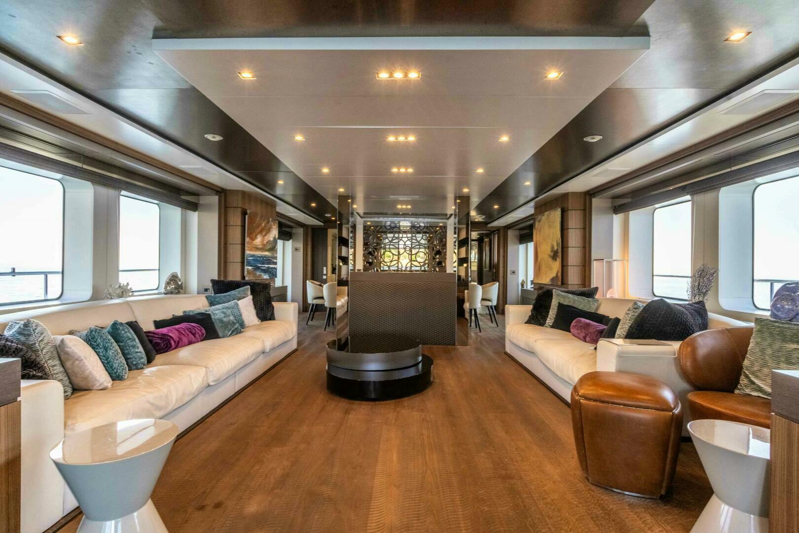 2015 Benetti Benetti Classic 121 - Image 25