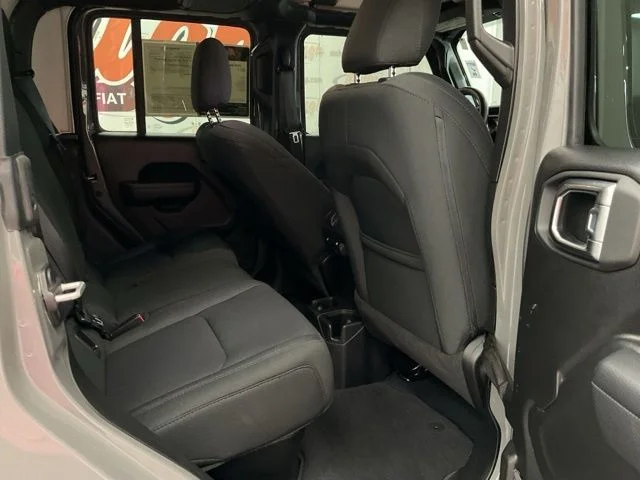 2023 Jeep Gladiator Crew Cab Sport S 4WD - Image 23