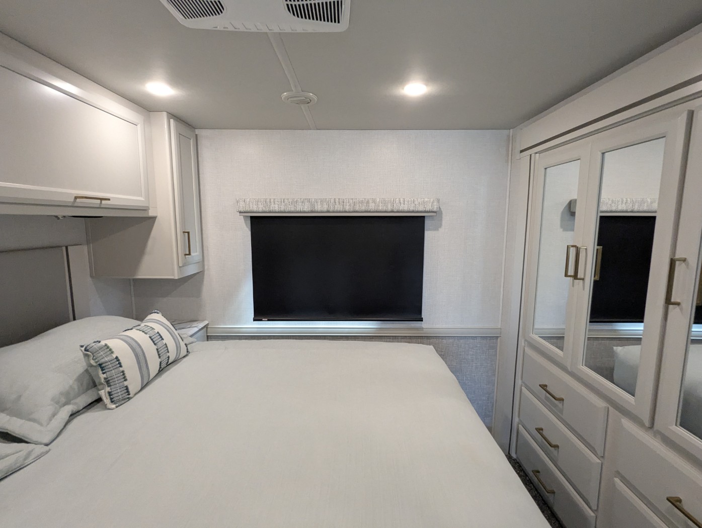 2026 Holiday Rambler Admiral 34J - Image 38
