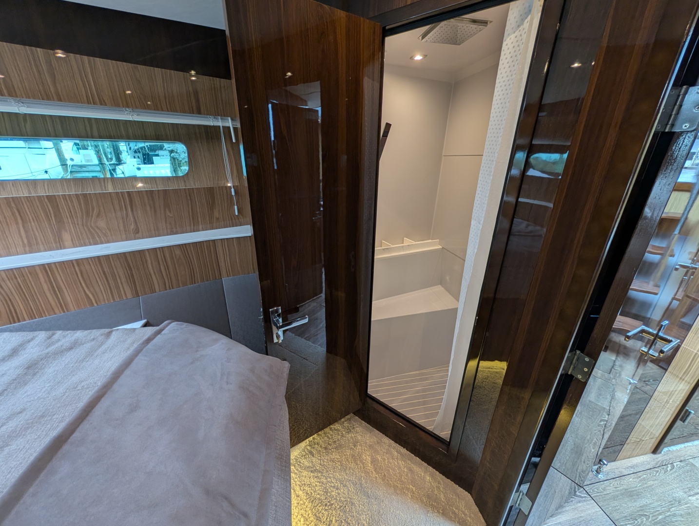 2022 Cruisers Yachts 54 Cantius - Image 48