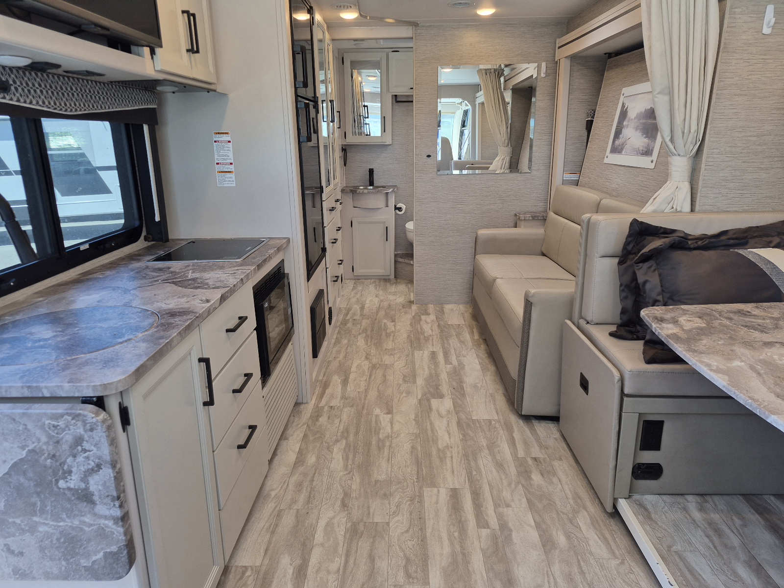 2023 Thor Motor Coach Vegas 24.4 - Image 7