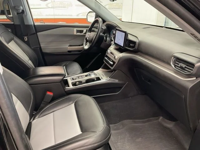2023 Ford Explorer Utility 4D XLT 4WD - Image 28