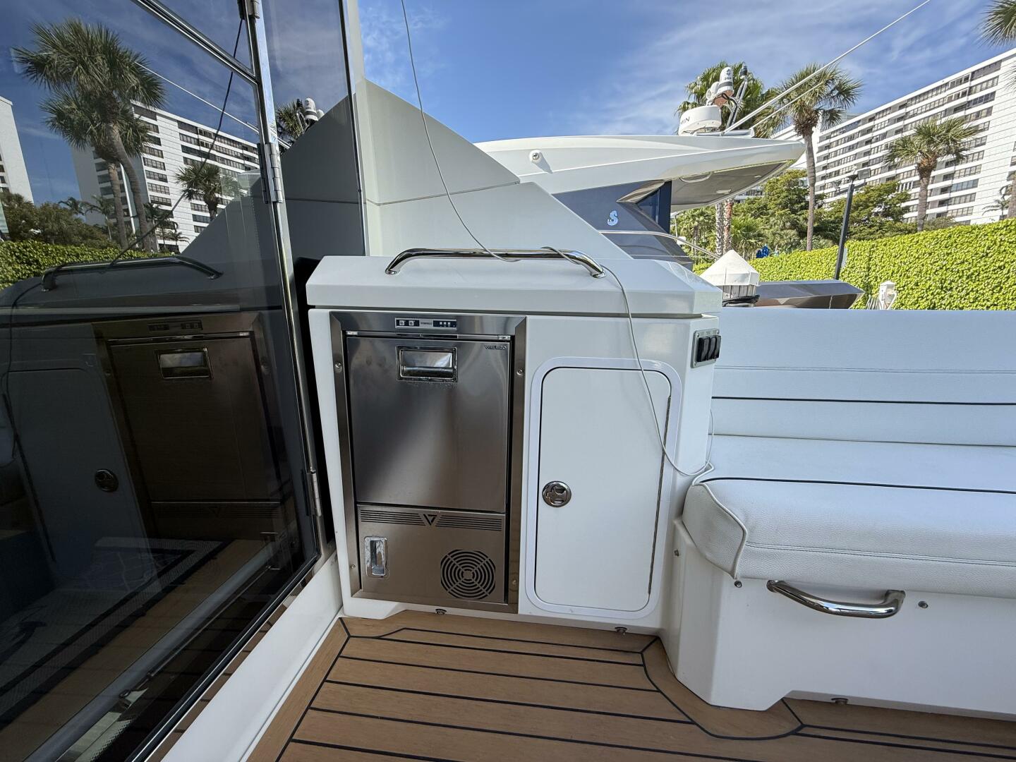 2014 Cruisers Yachts 45 Cantius - Image 33