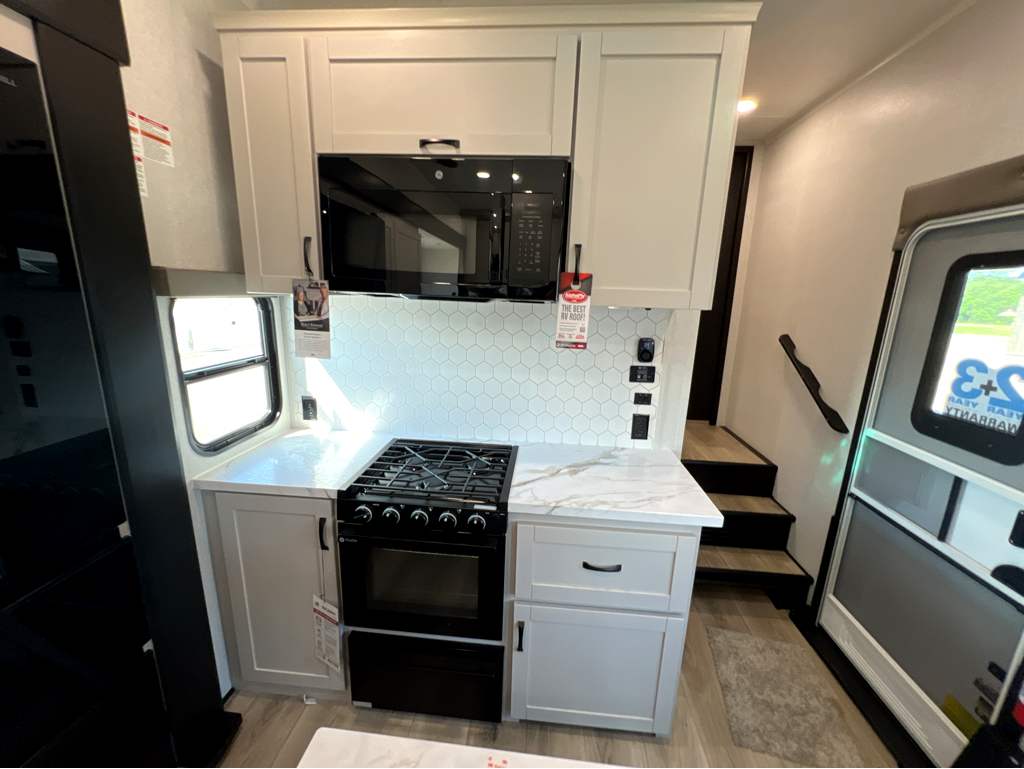 2026 JAYCO SEISMIC 395 - Image 19