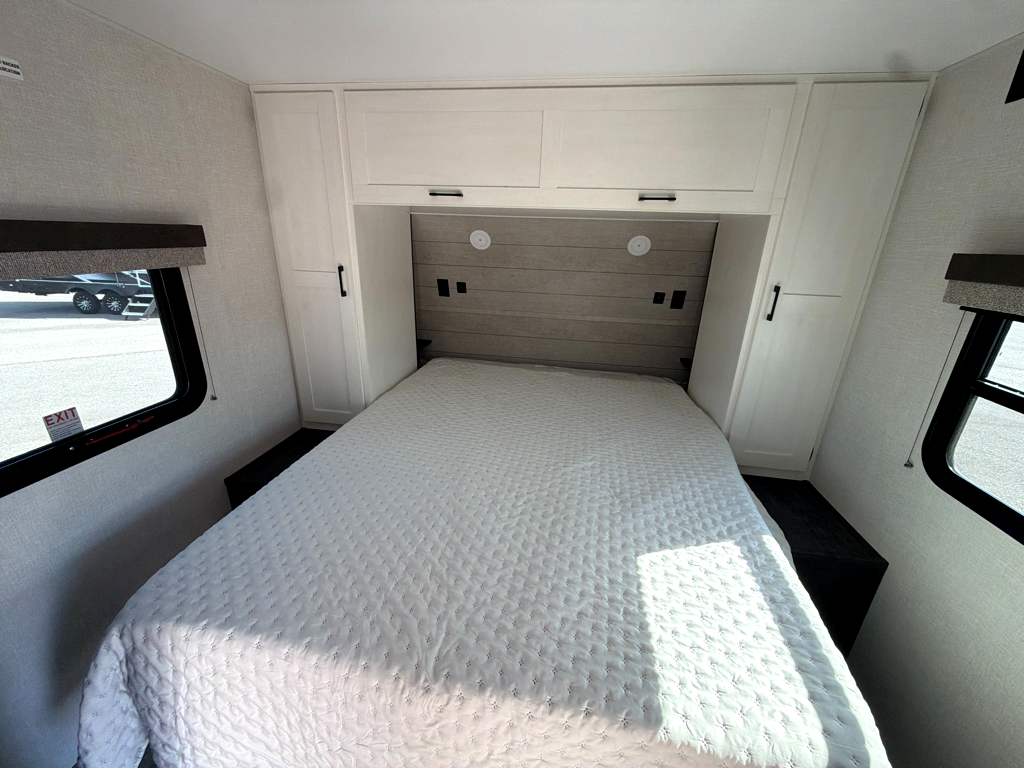 2026 VENTURE RV SIENNA 281VQB - Image 32