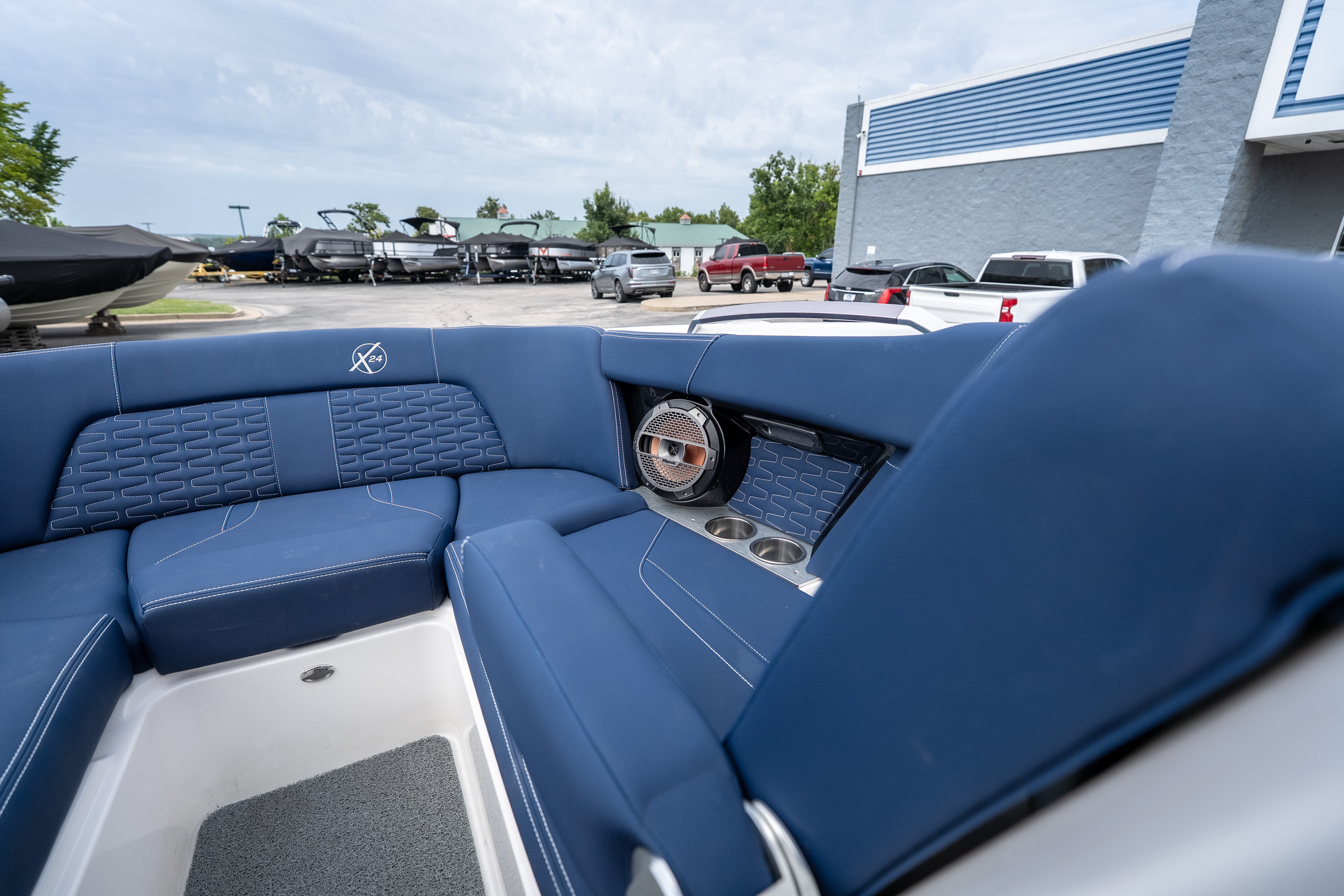 2021 MasterCraft X24 - Image 35