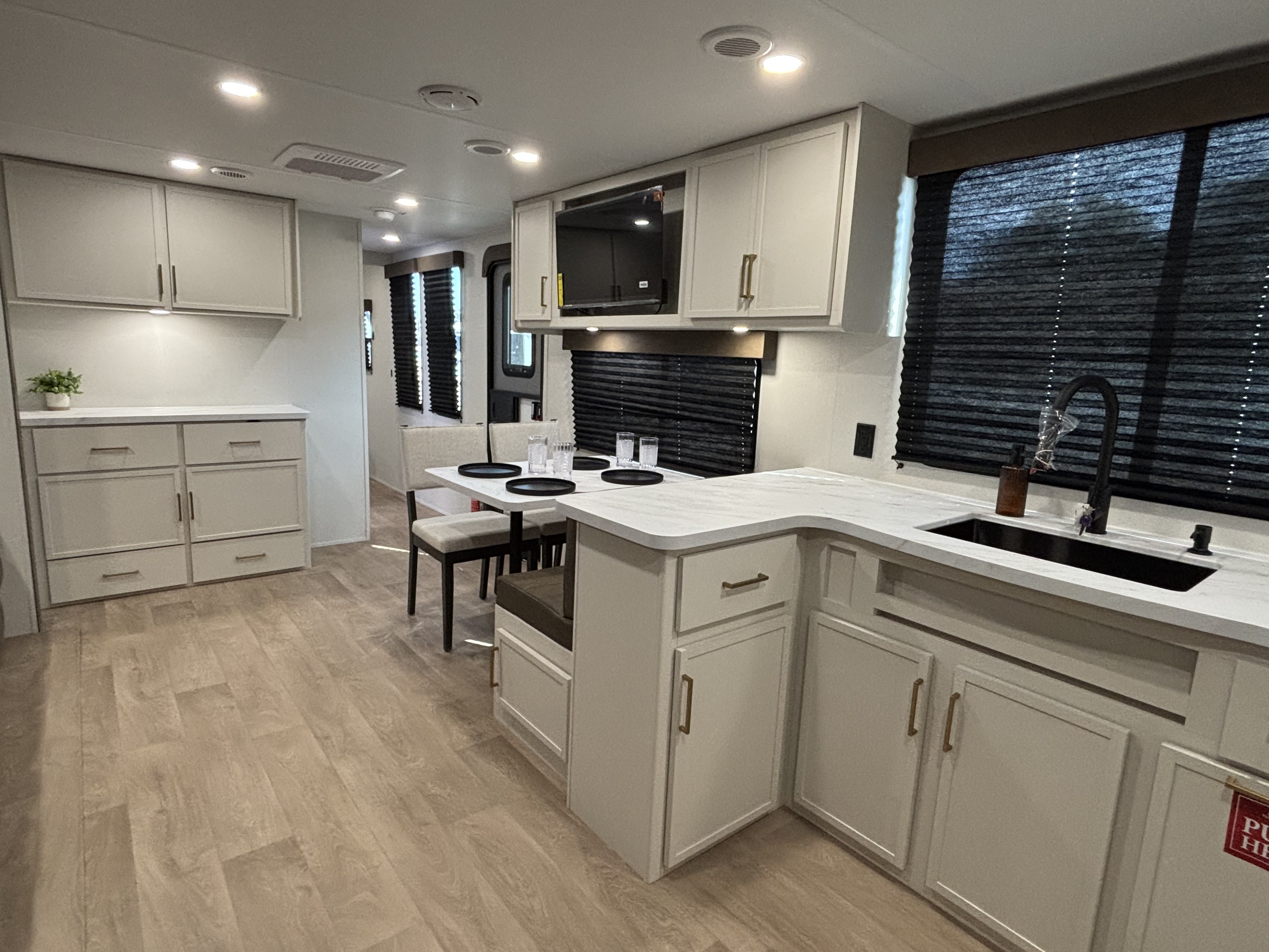 2026 Grand Design Transcend 285RKT - Image 15