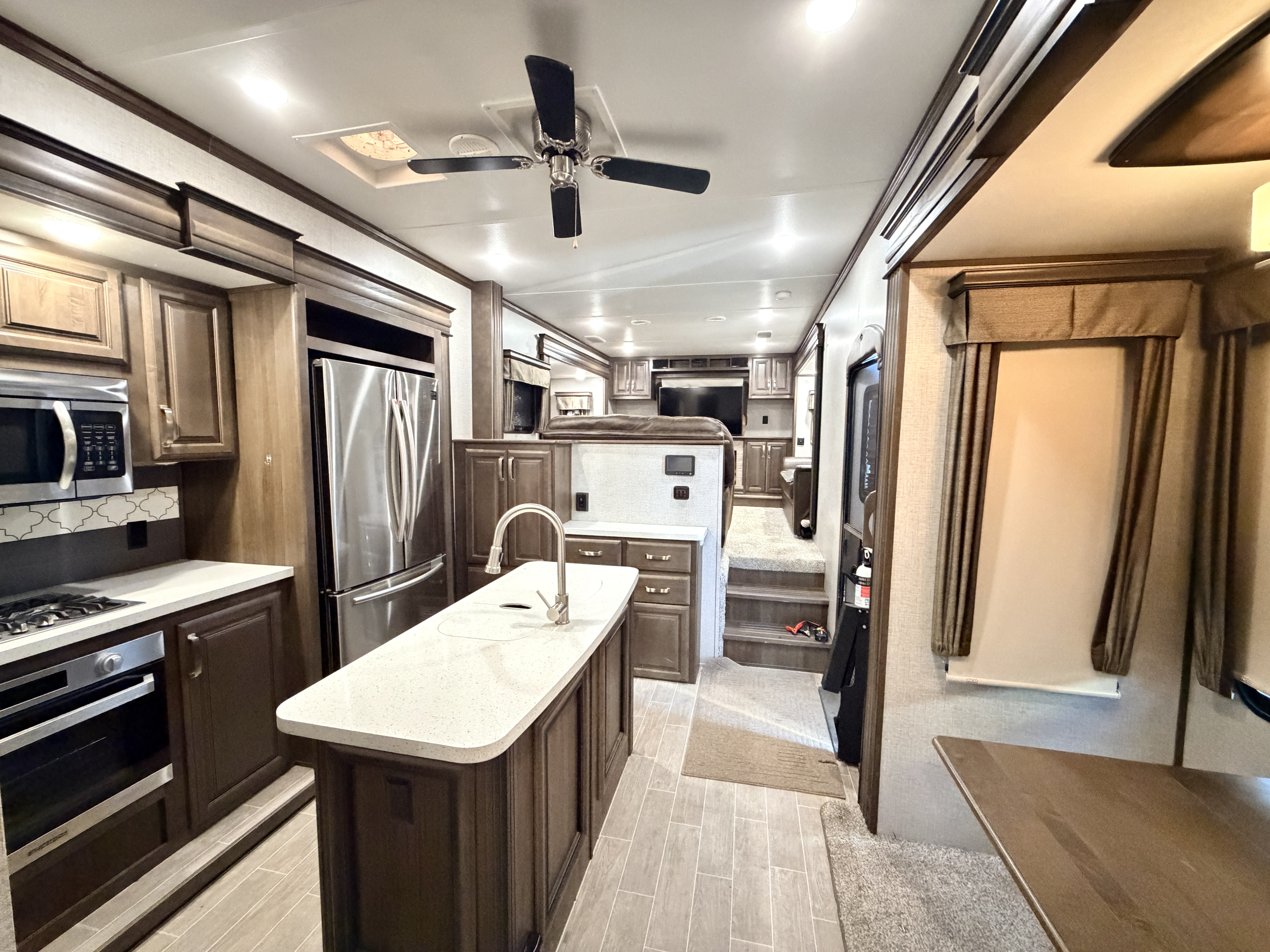 2020 Keystone Alpine 3711KP - Image 12